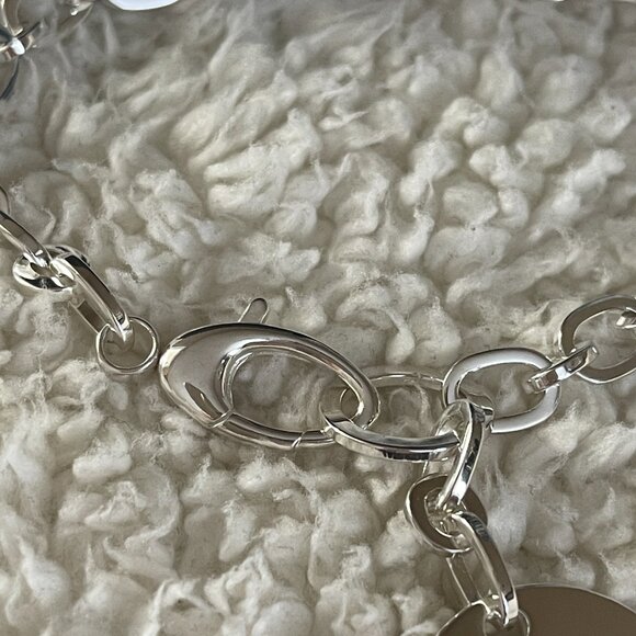 GUCCI TRADEMARK ENGRAVED .925 STERLING SILVER ROUND CHARM BRACELET NWT - Picture 4 of 11